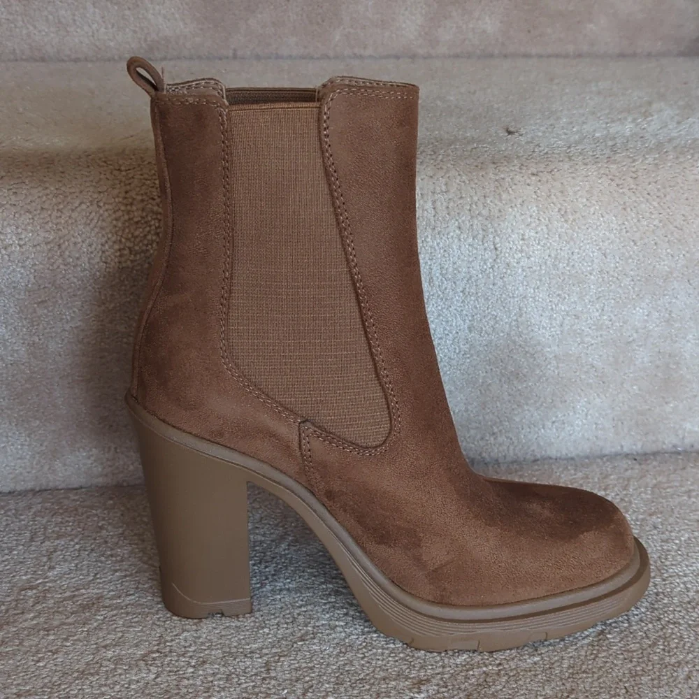 Nine West Ream Chunky Heel Suede Chelsea Ankle Boots 7M Brown - Picture 11 of 14